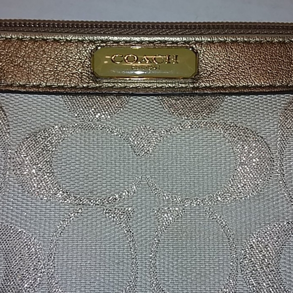 Coach wristlet. - Picture 4 of 11